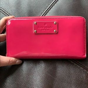 💓Kate Spade Patent leather wallet.